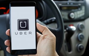 Uber削減2500名電動汽車司機50%服務費