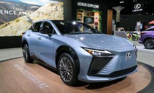 2022 洛杉矶车展现场直击：品牌首款进军美国的纯电代表 Lexus RZ450e